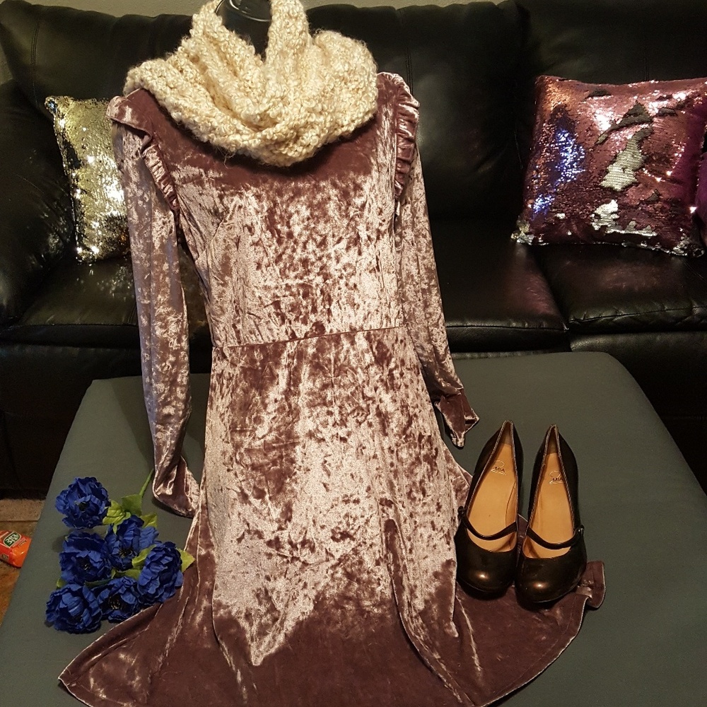 NWOT!🎀Mossimo Crushed Velvet Dress🎀 - Picture 2 of 5